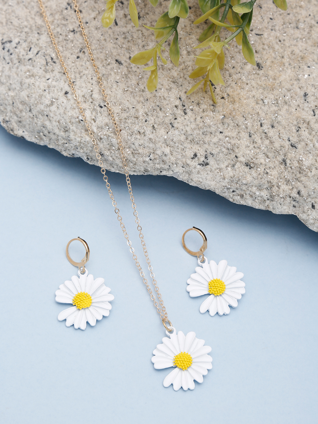 YouBella Gold-Plated & White Floral-Shaped Jewellery Set